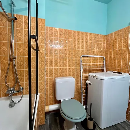 Le Nid De A 100 M De La *