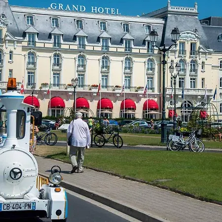 Le Nid De A 100 M De La Apartman *