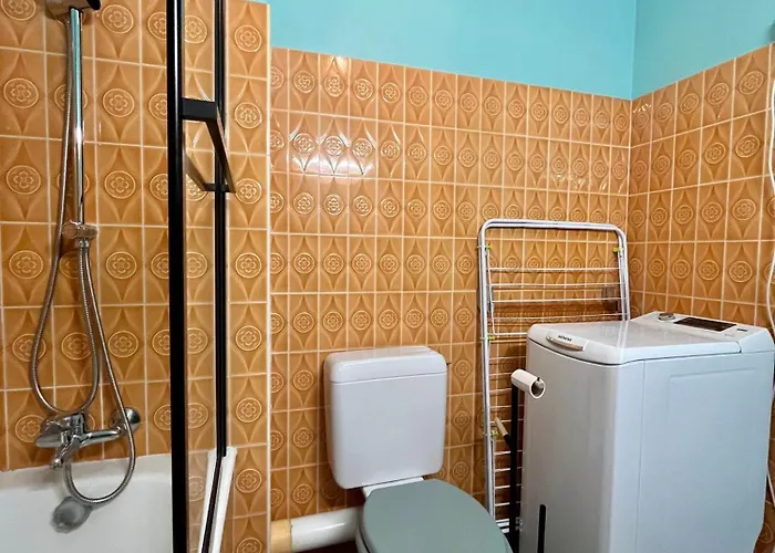 Le Nid De A 100 M De La *